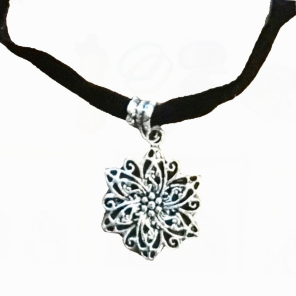 Silver Poinsettia Christmas Flower Pendant Black Velvet Choker Necklace Floral - Picture 2 of 5